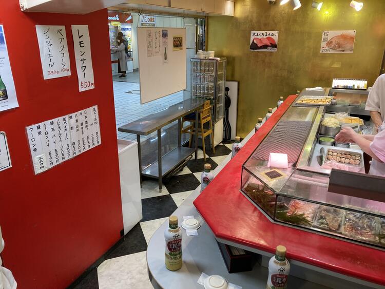 立ち食い寿司店でのお仕事です