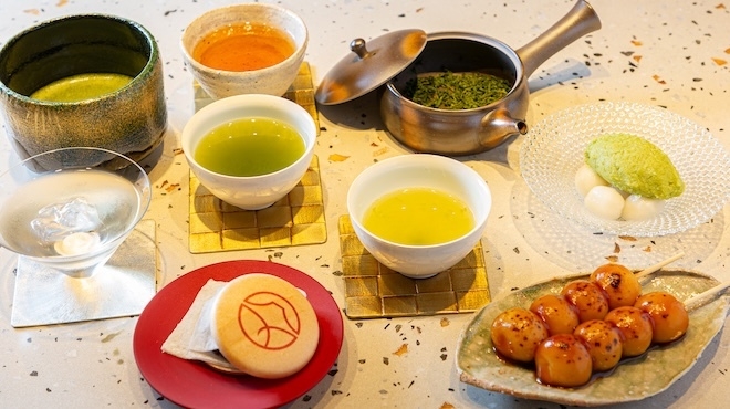 自家製の甘味と厳選した日本茶をご提供