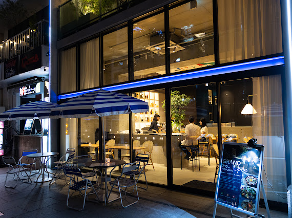 川沿いのオシャレなカフェ★