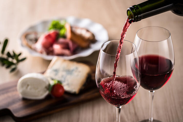 ワインも働きながら自然と学べます🍷
