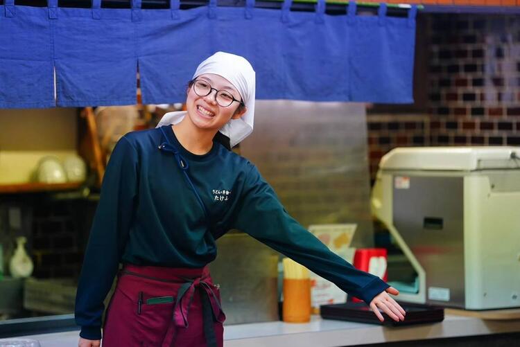 先輩スタッフが丁寧に指導※姉妹店画像