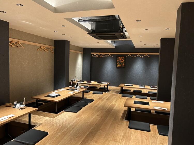 落ち着いた雰囲気の店内