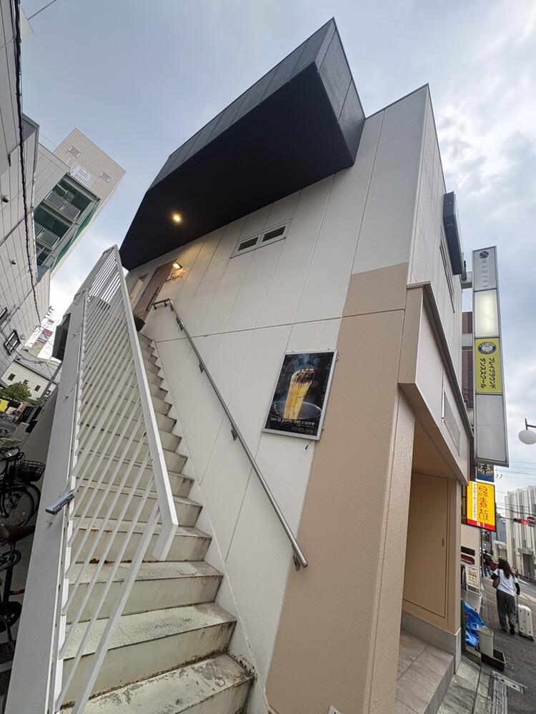 ビルの2階に入っている小さなお店です♪