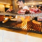 塊肉を豪快に調理します！