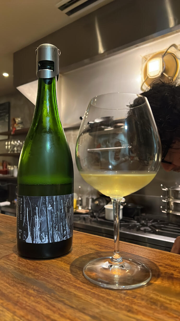 大人の隠れ家的な立ち飲みワインバー♪