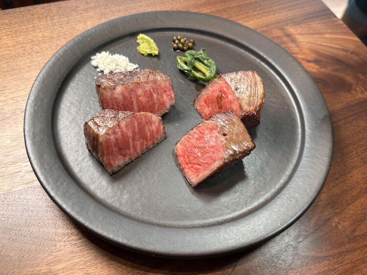 木を基調にした落ち着いた空間です
