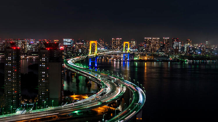 フロアーから見える夜景はとても綺麗です。