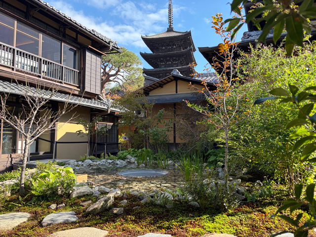 東山八坂の塔近く100年前の京町家を改修