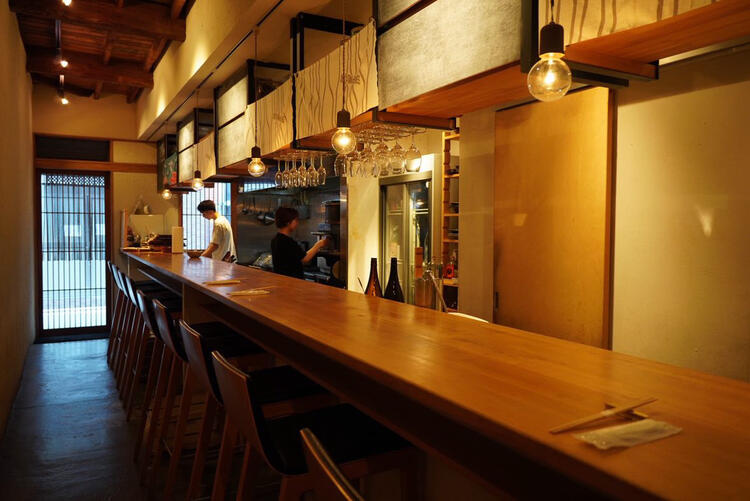 長屋を改装したオシャレな店内