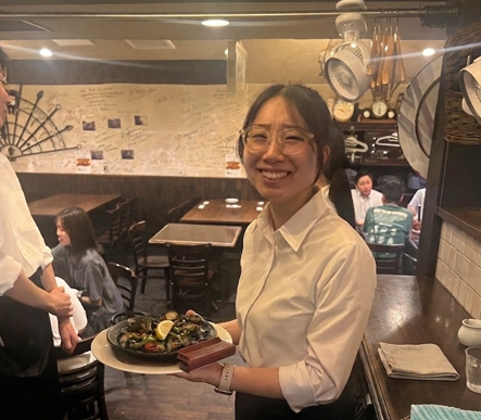 スタイリッシュな店内