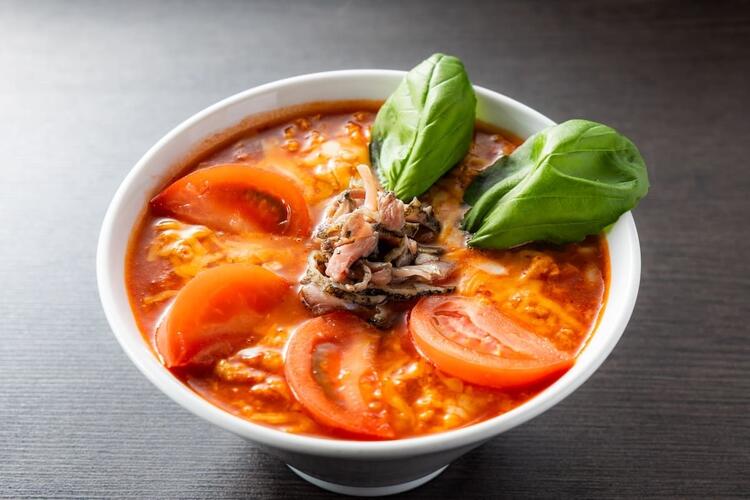 女性からの人気絶大のトマト辛麺
