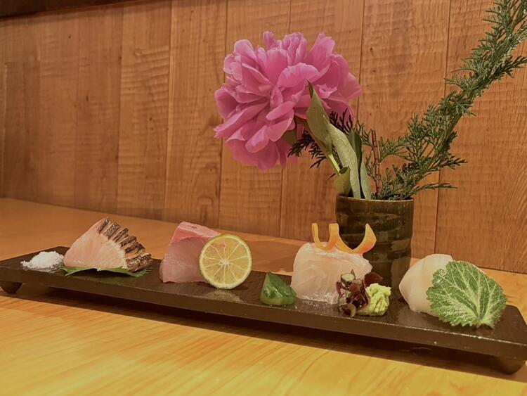 お一人ずつお通しでお出しするお刺身盛り