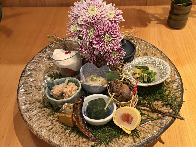 旬の魚、野菜を使った前菜八寸盛(コース)