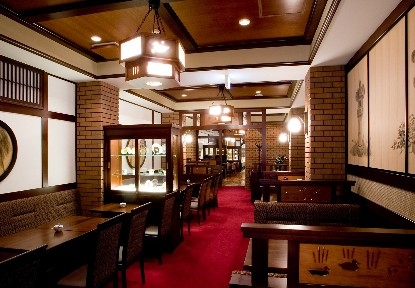 落ち着いた雰囲気の店内
