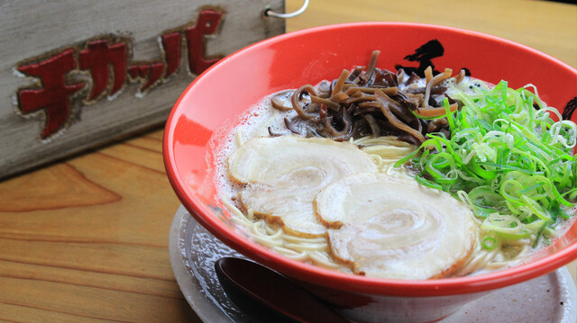 本格的な博多豚骨ラーメン