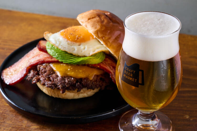 主役はスマッシュバーガー＆クラフトビール