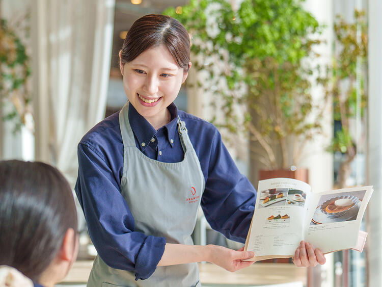 お客様へ笑顔を届ける接客を！