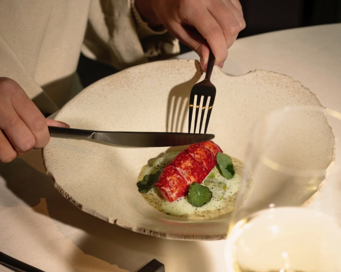 世界が注目する感性が描く、旅する美食体験