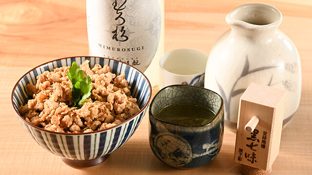 締めの一品に人気のそぼろ丼
