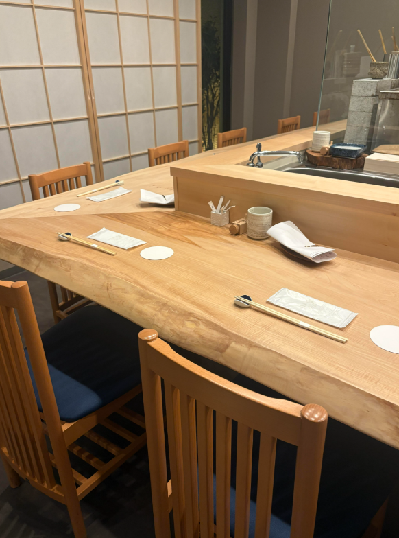 カウンター九席のみの店内