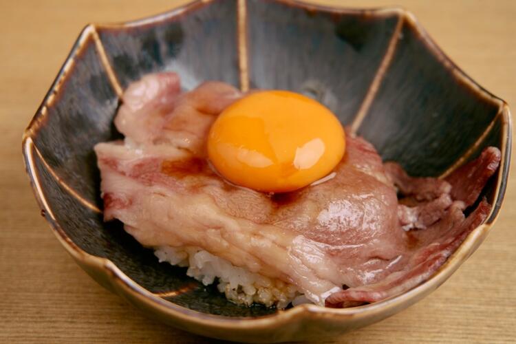 大人気の『和牛すき焼き月見御飯』550円
