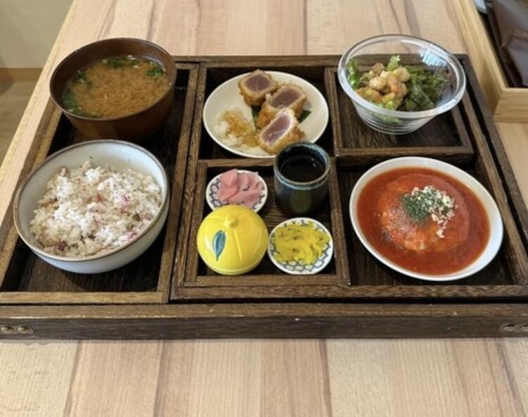 自分だけのオリジナル定食を楽しめます
