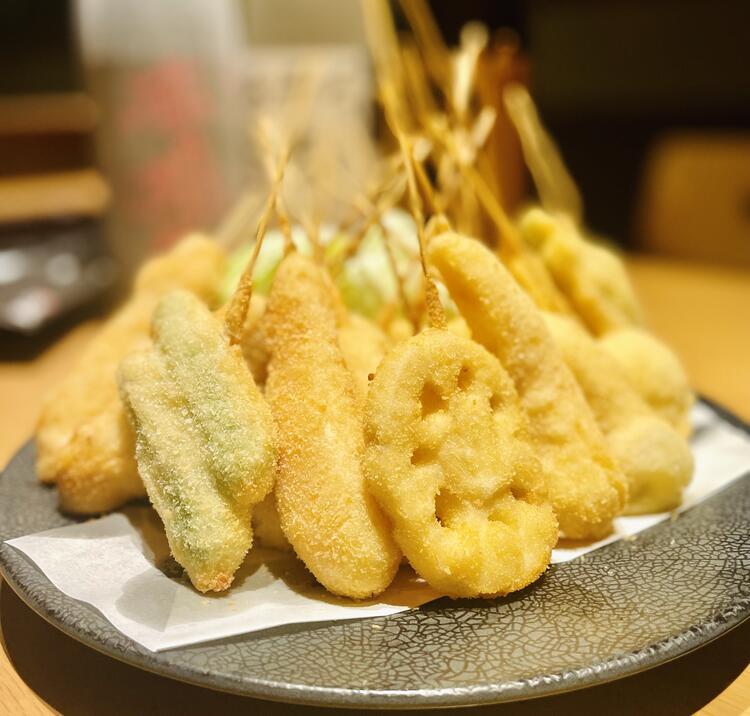 落ち着いたの和空間のテーブル席