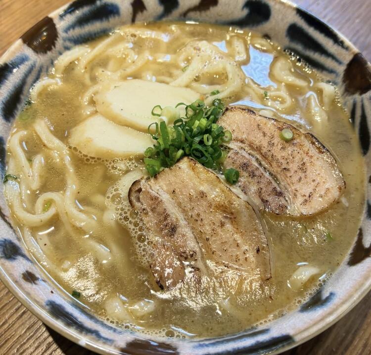 店主こだわりの進化系沖縄そば