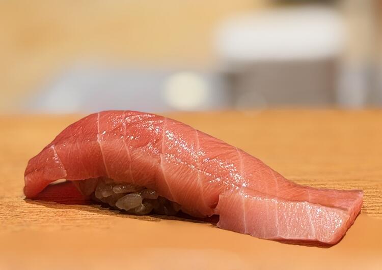 落ち着いた大人の隠れ家的お店です