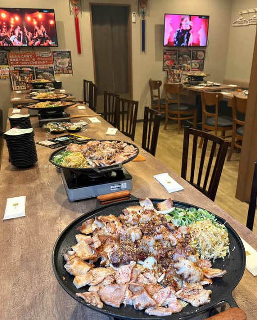 K-POPが流れる明るい店内♪