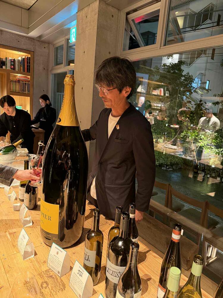 自社輸入のワインをお客様へ