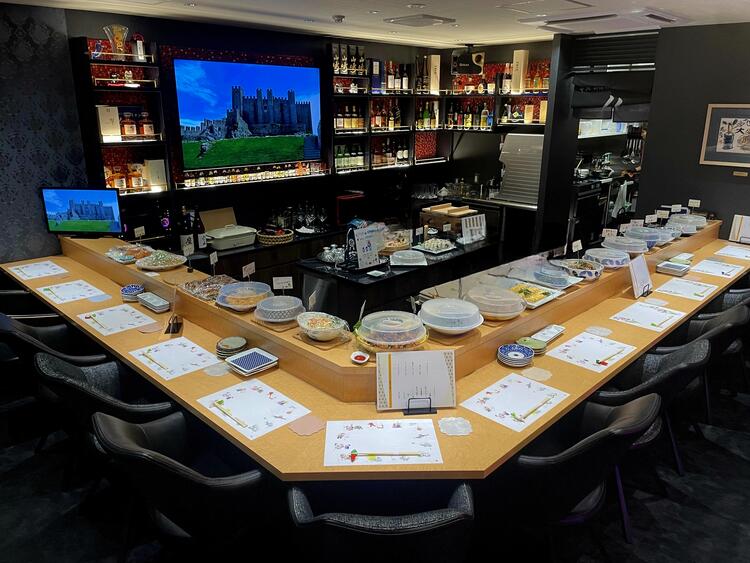 カウンター10 席＋テーブル1卓のお店