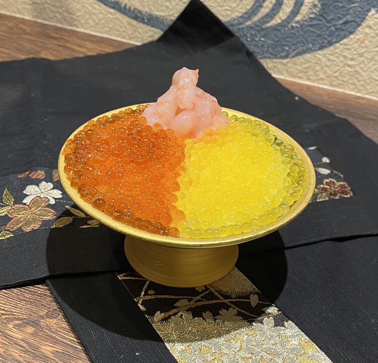 人気の黄金いくら食べ比べ丼