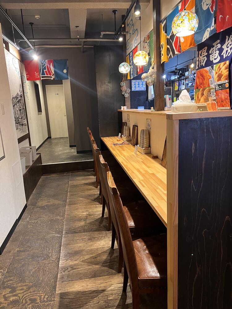おひとり様にも人気のカウンター席