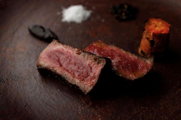上質な食材やワインとしっかり向き合えます