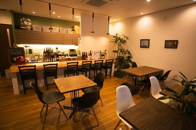 料理と人が大好きな名物オーナーが営むお店