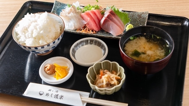 鮮魚の調理技術や地酒の知識が身につく