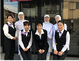 優しい人ばかりのお店の仲間です(^^♪