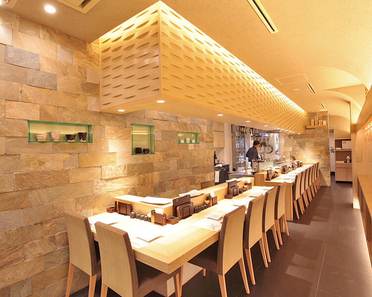 明るく、落ち着いた雰囲気の店内