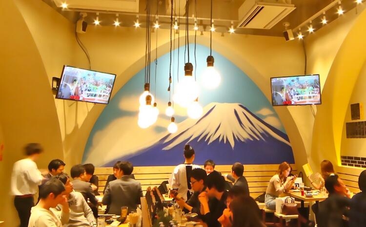 レトロな落ち着く雰囲気の焼鳥屋♪