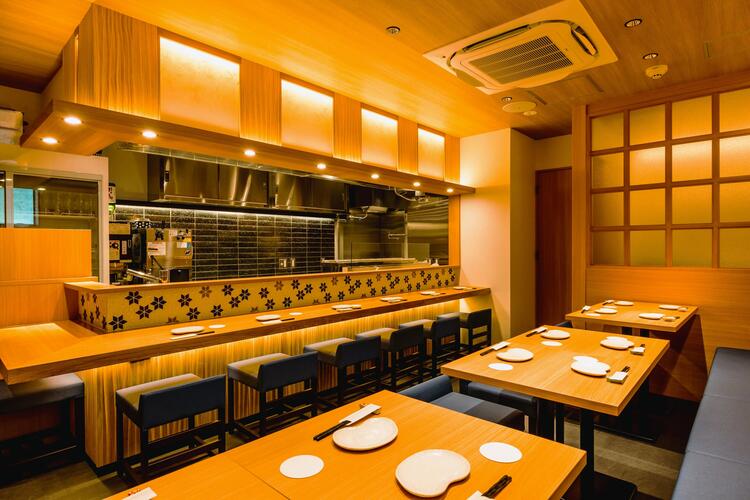 こぢんまり温かみのあるお店
