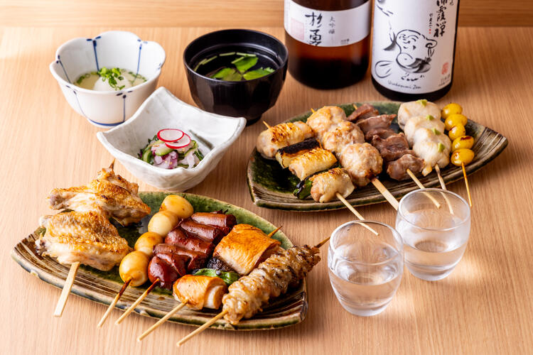焼き鳥のコース、日本酒などが人気のお店