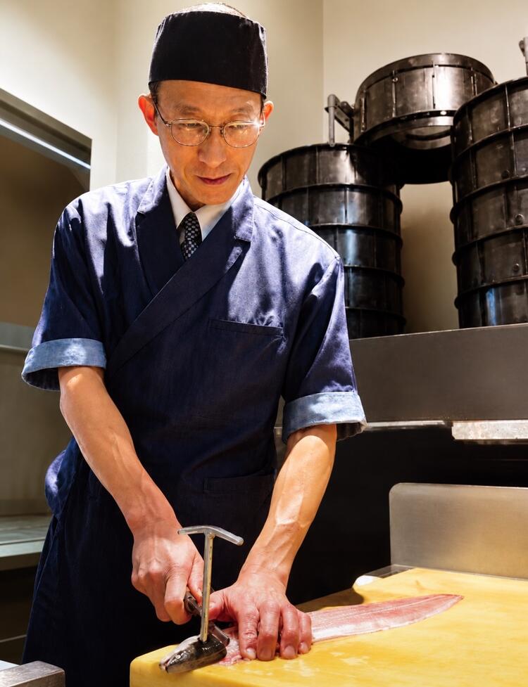 一尾一尾、丁寧に捌きます