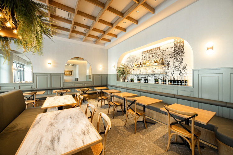 毎日賑う活気あるバルです♪