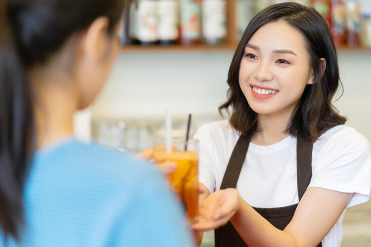 未経験からカフェスタッフに◎※フリー画像