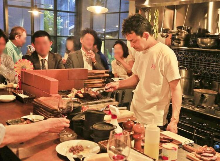 オープンキッチンの営業は常にライブです♪