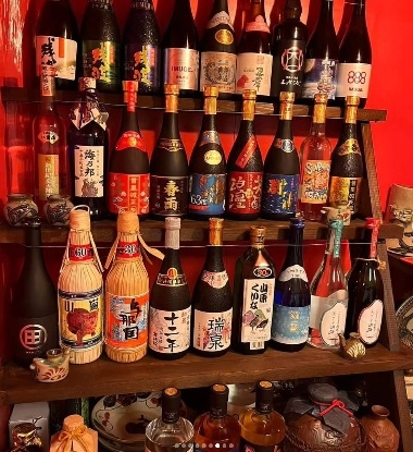 100種類以上の泡盛を取り揃えています
