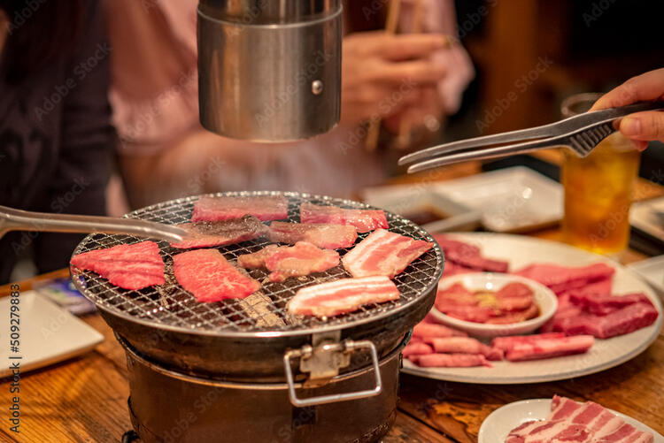 炭の香りで燻されたお肉が最高！