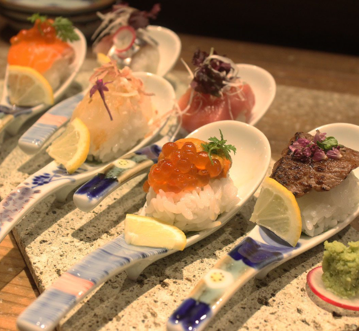 しちみ名物の蓮華寿司