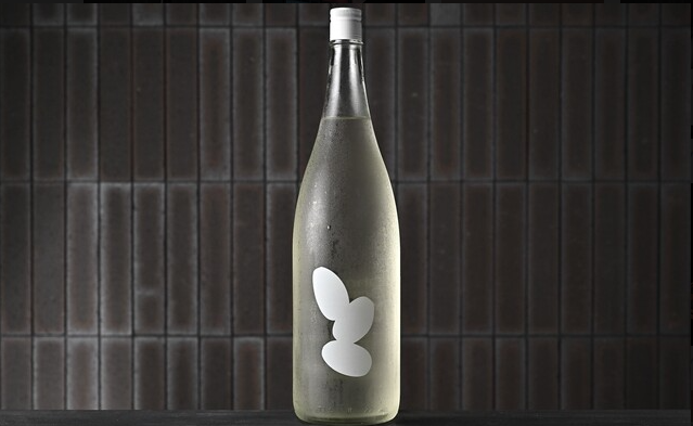 こだわり抜いた日本酒も常時揃えております